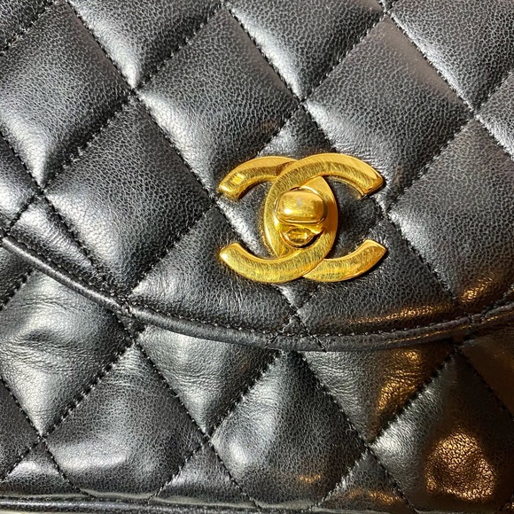 Vintage Classic Single Round Quilted Flap Black - On layaway in IG - Picture 13 of 16